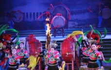 篝火苗族舞蹈图片